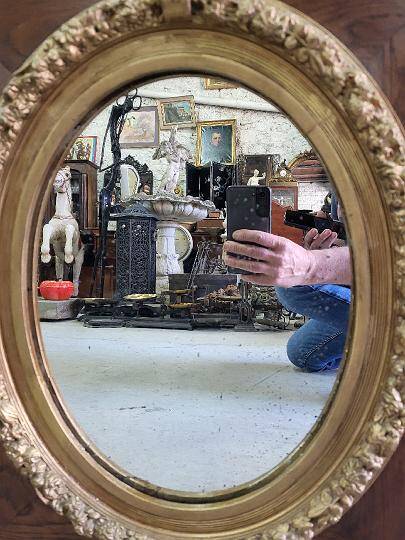 Wooden and gilded mirror with medallion center n°3