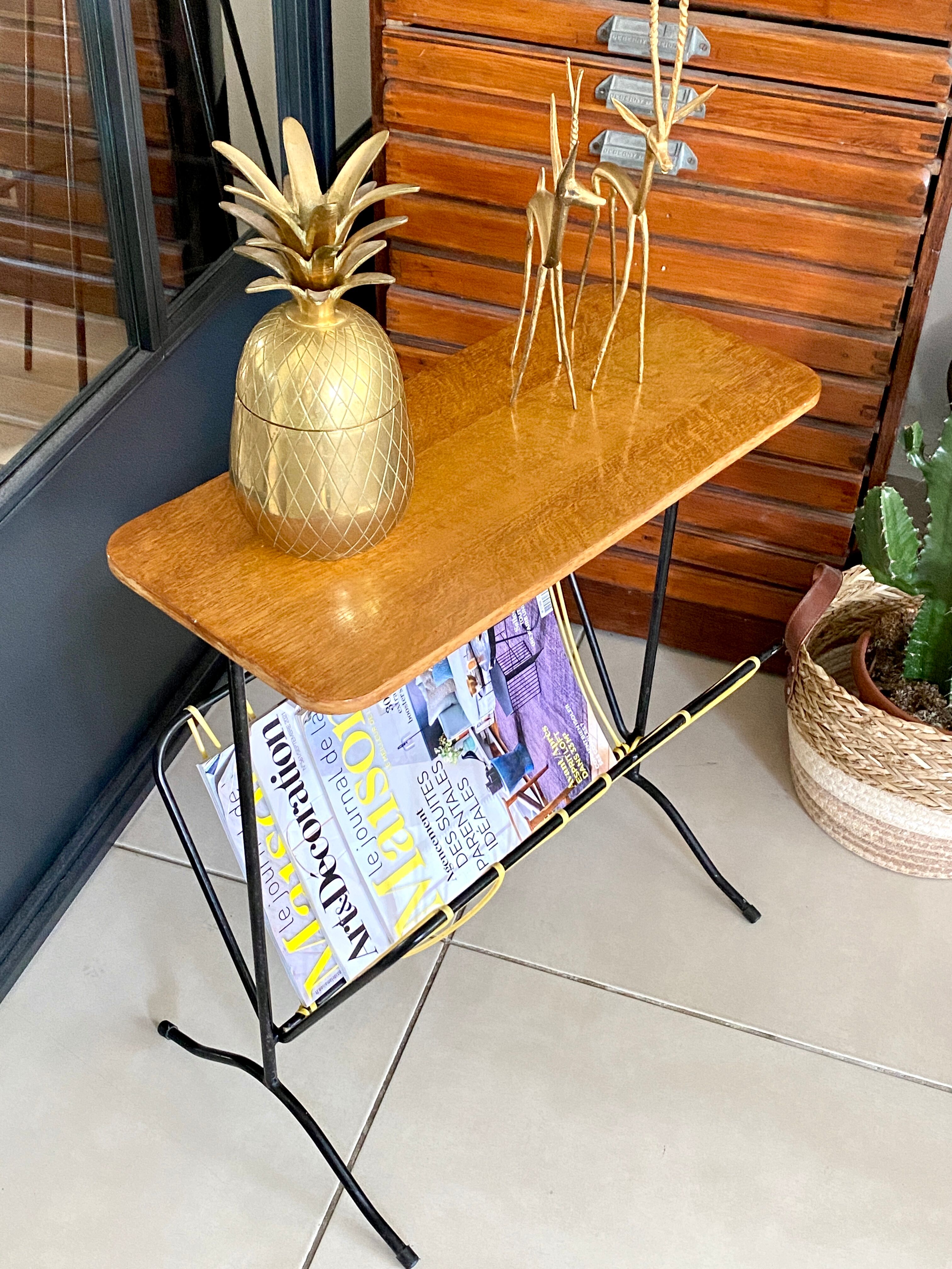 Vintage scoubidou tablet magazine holder