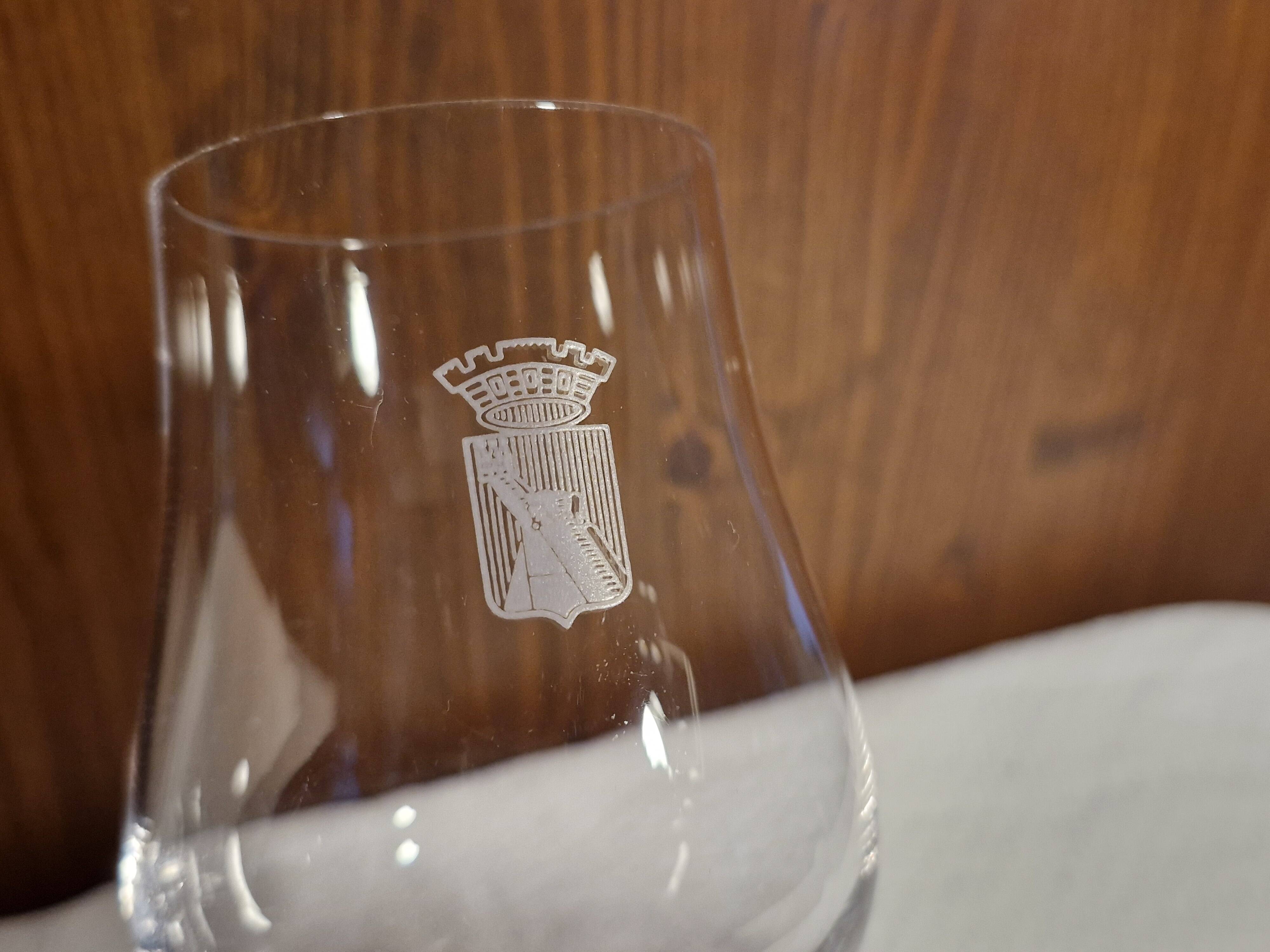 8 Rare Crystal Wine Glasses from the 2020s/30s - Vins Camp Romain Logo