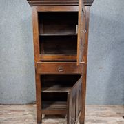 Standing man in Louis XIII style, made of solid oak, from the 20th century.