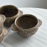 4 stoneware bowls.