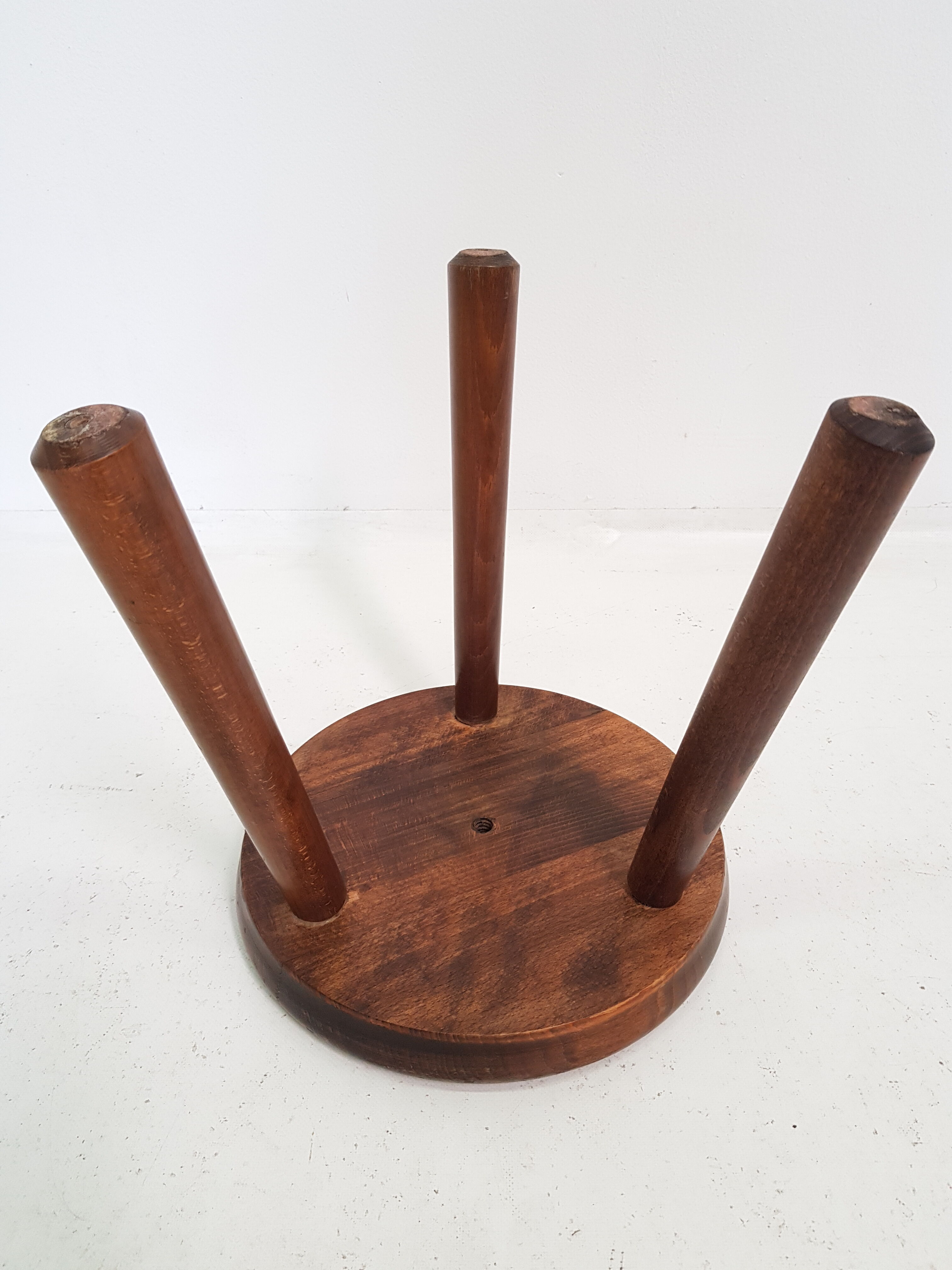 Tripod tab in solid oak