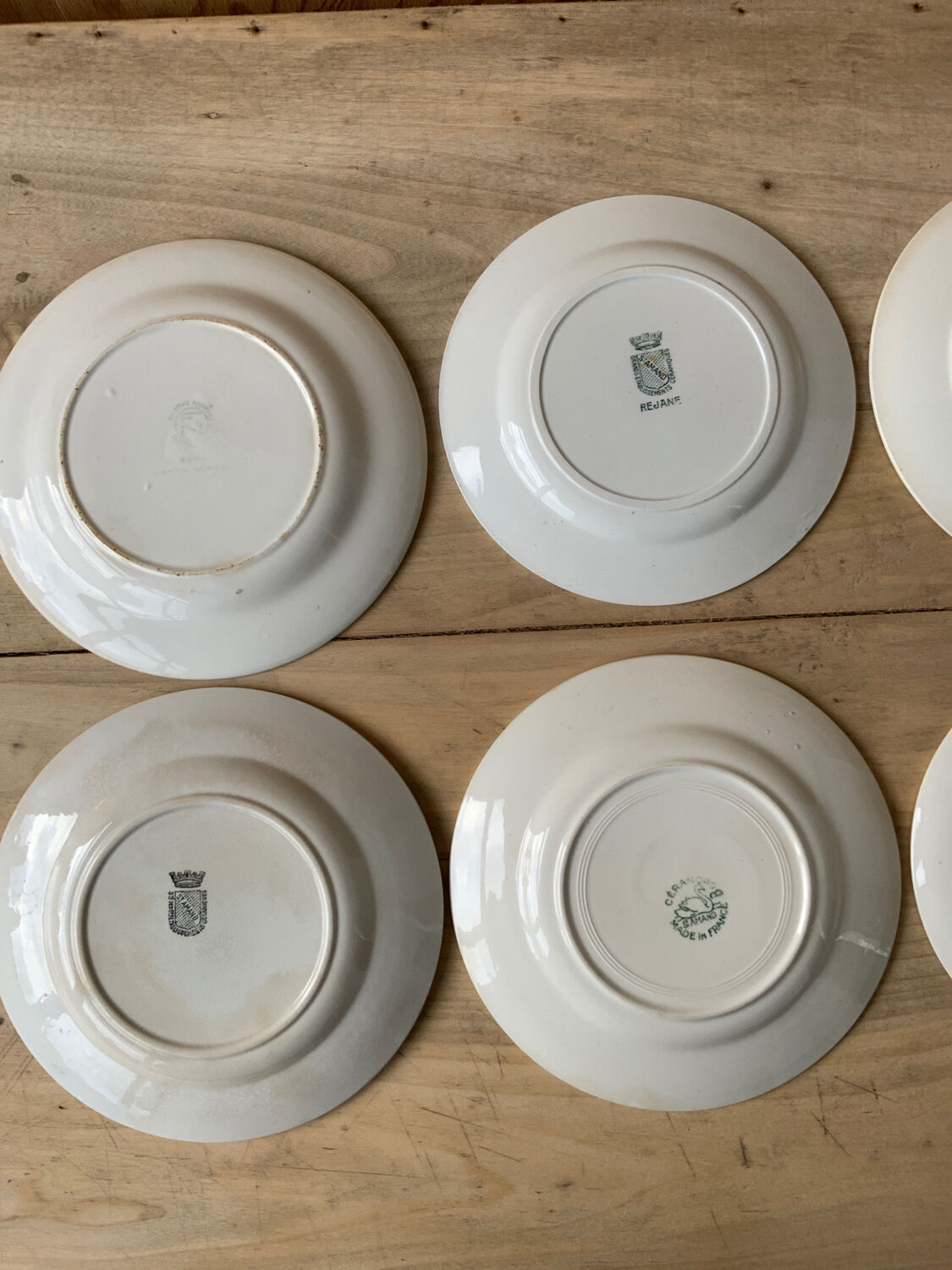 Mismatched plates Terre de Fer