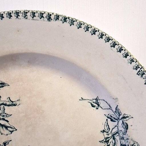 Plat à tarte ancien en terre de fer de chez Lebacqz et Bouchart en bon état