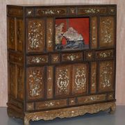 19th-century Chinese cabinet inlaid with mother-of-pearl