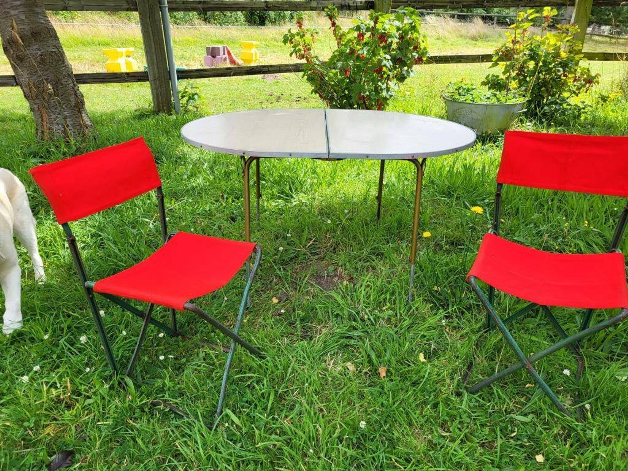 Ensemble table et duo chaises pliantes camping vintage 1970
