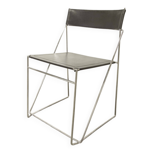 Chaise minimaliste X line par niels jorgen haugesen
