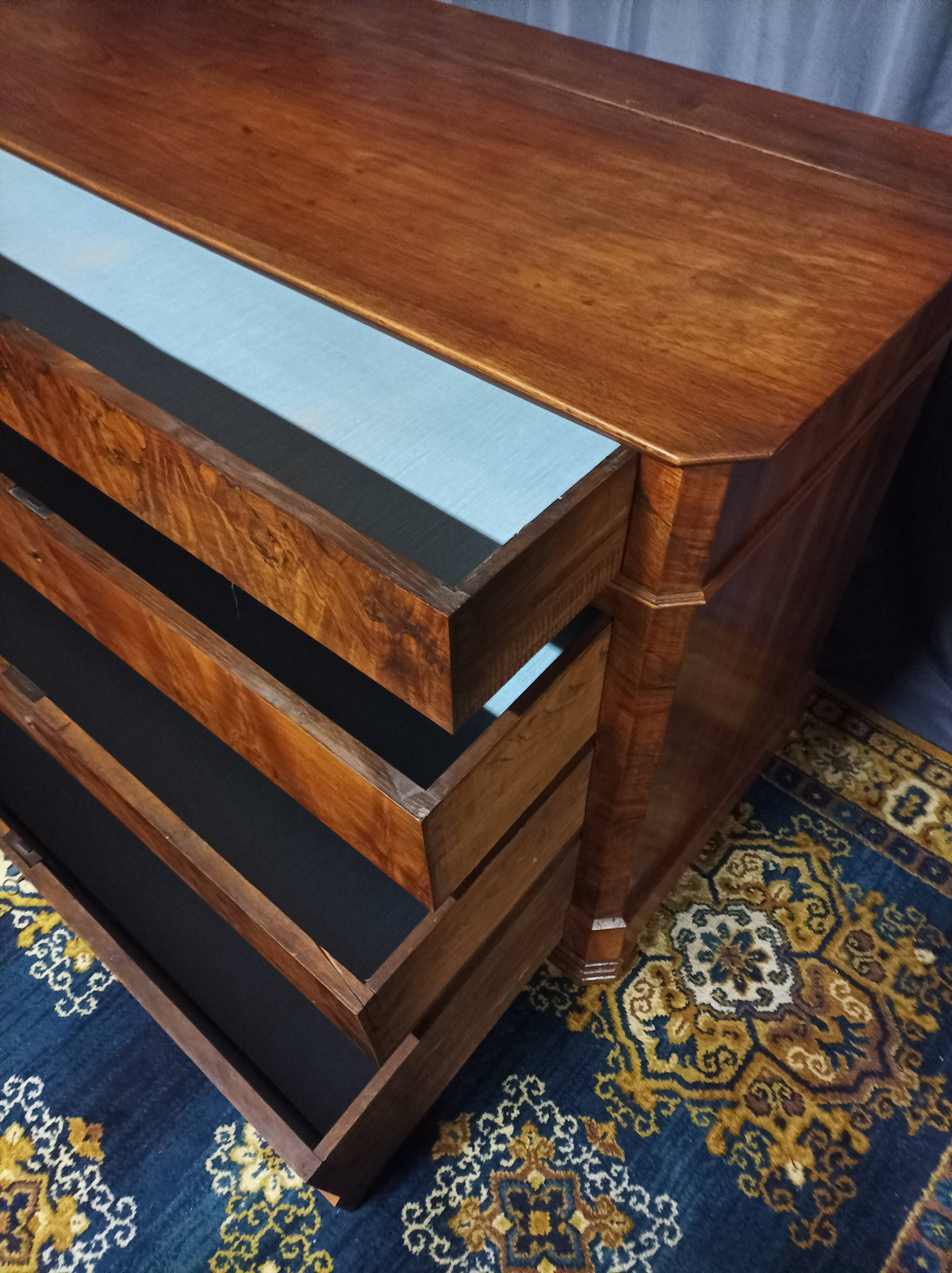 Commode Louis Philippe en ronce de noyer XIXème