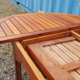 Stretchable garden dining table in solid teak