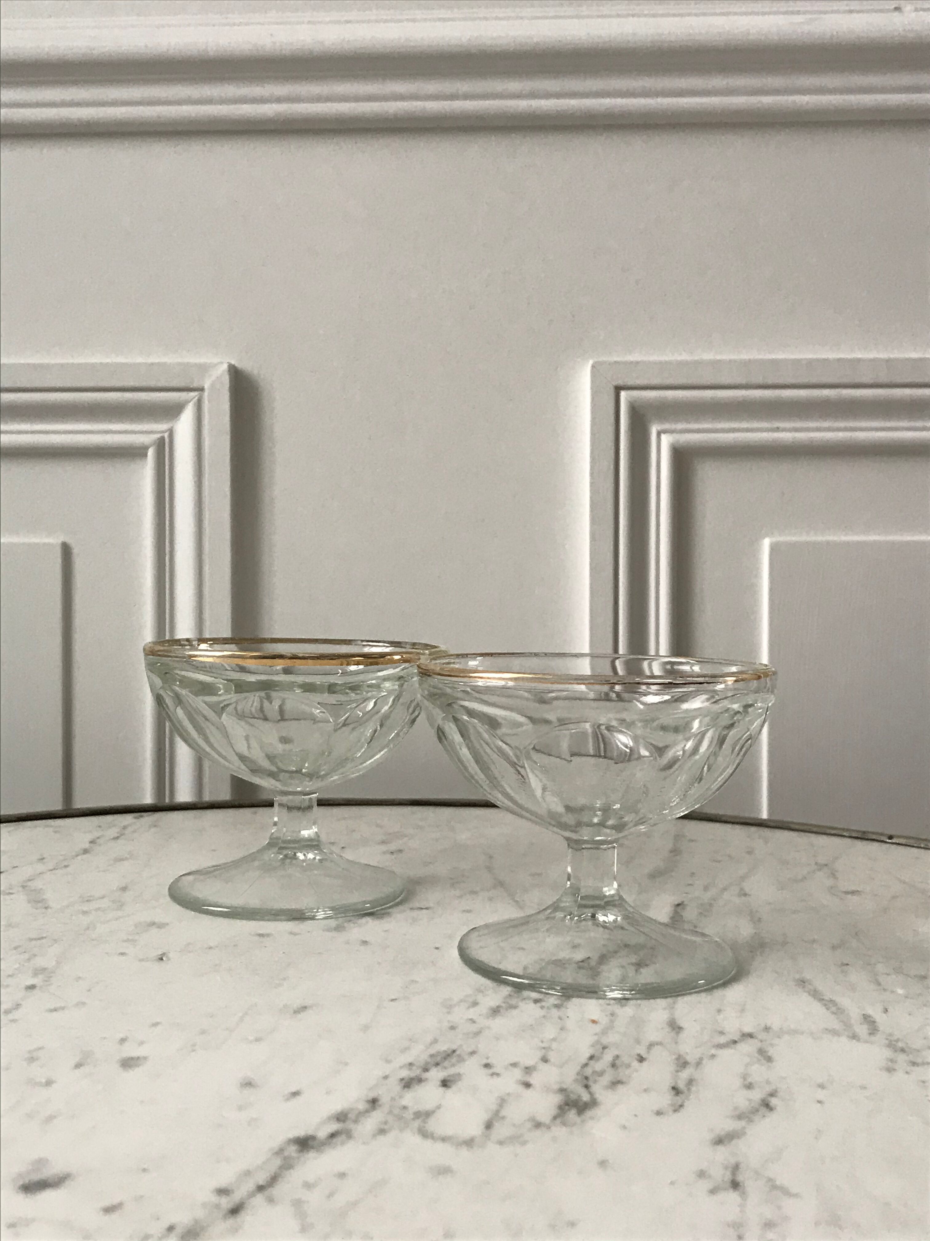 Lot of 6 moulded glass champagne glasses