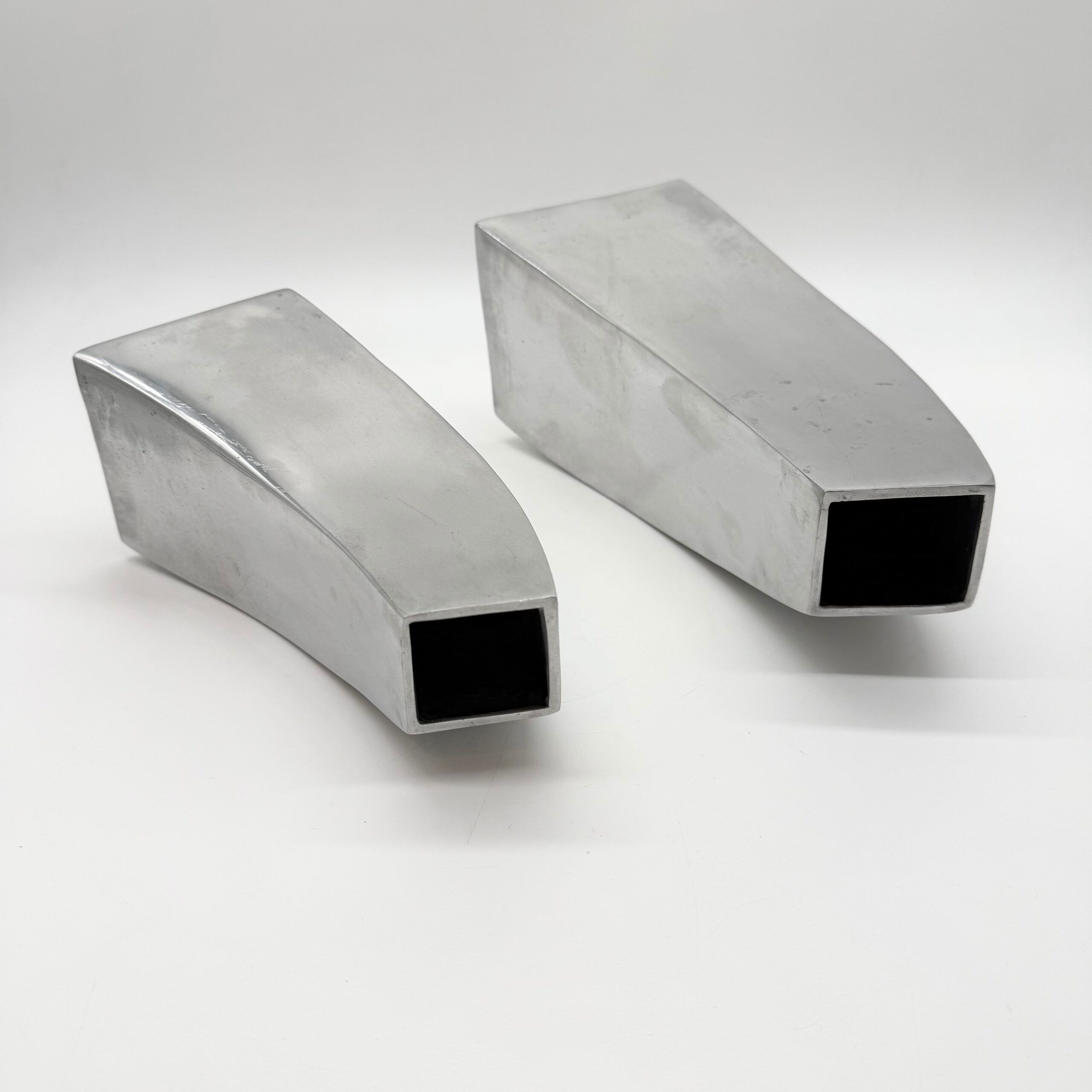 Pair of "Space Age" vases in aluminium cast – 1980s