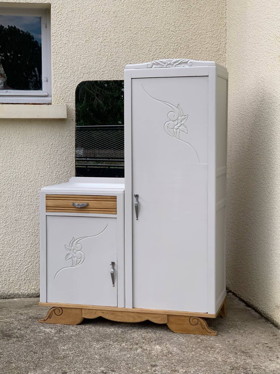 Asymmetrical Parisian Art Deco wardrobe 1930