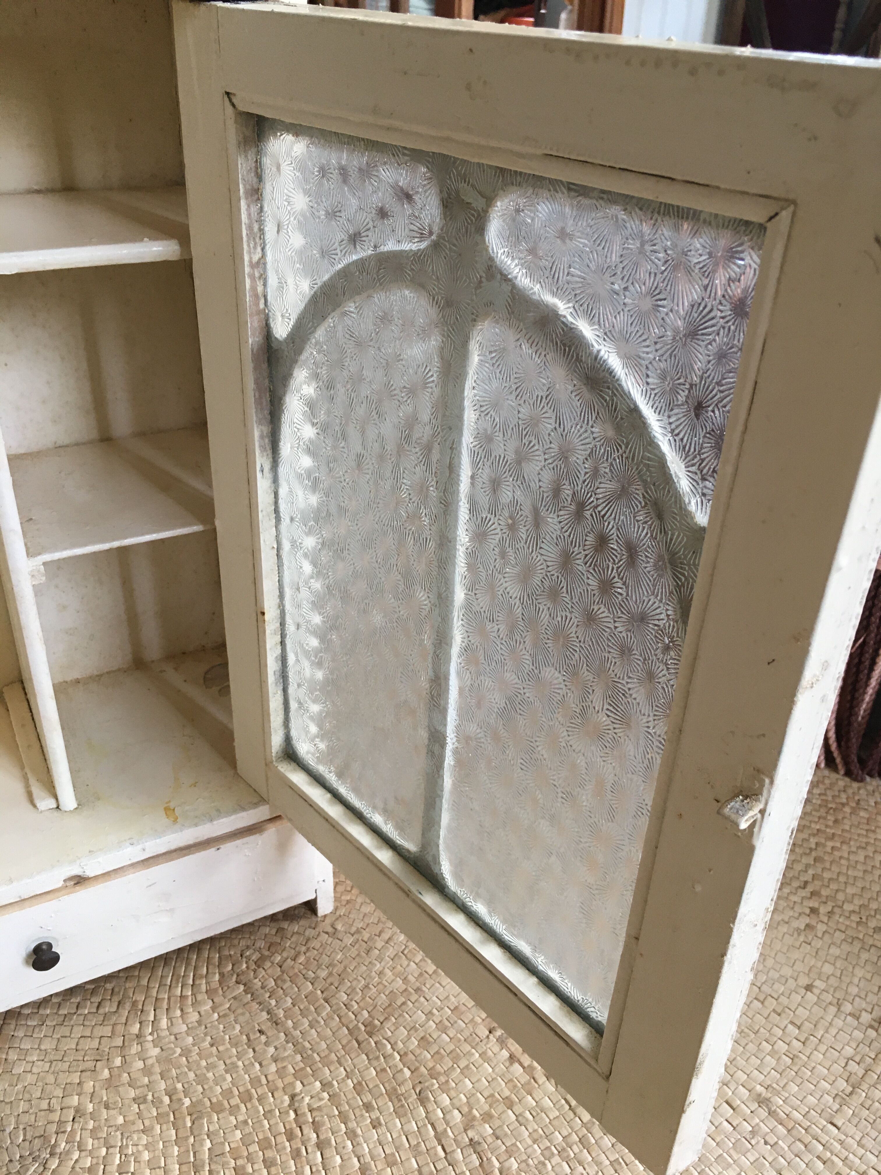 Pharmacy cabinet