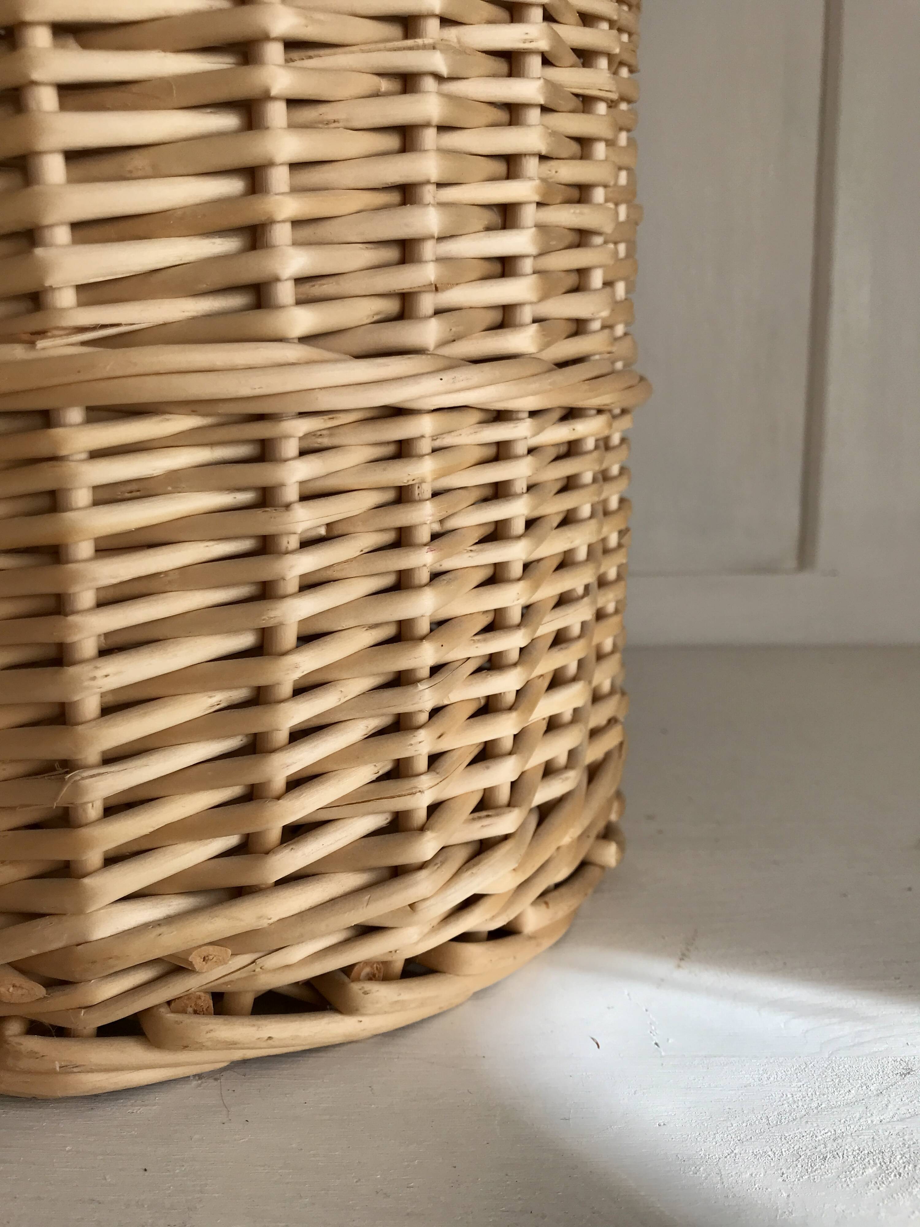 Wicker basket, waste paper basket with lid
