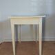 Spindle-legged desk