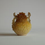 Vase en verre corallien de style victorien, couleur pêche, fin du XIXe siècle.