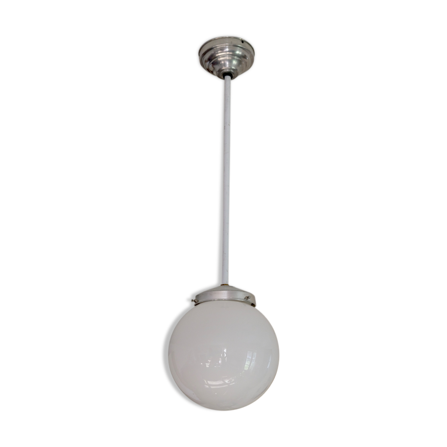 Hanging globe opaline 20s