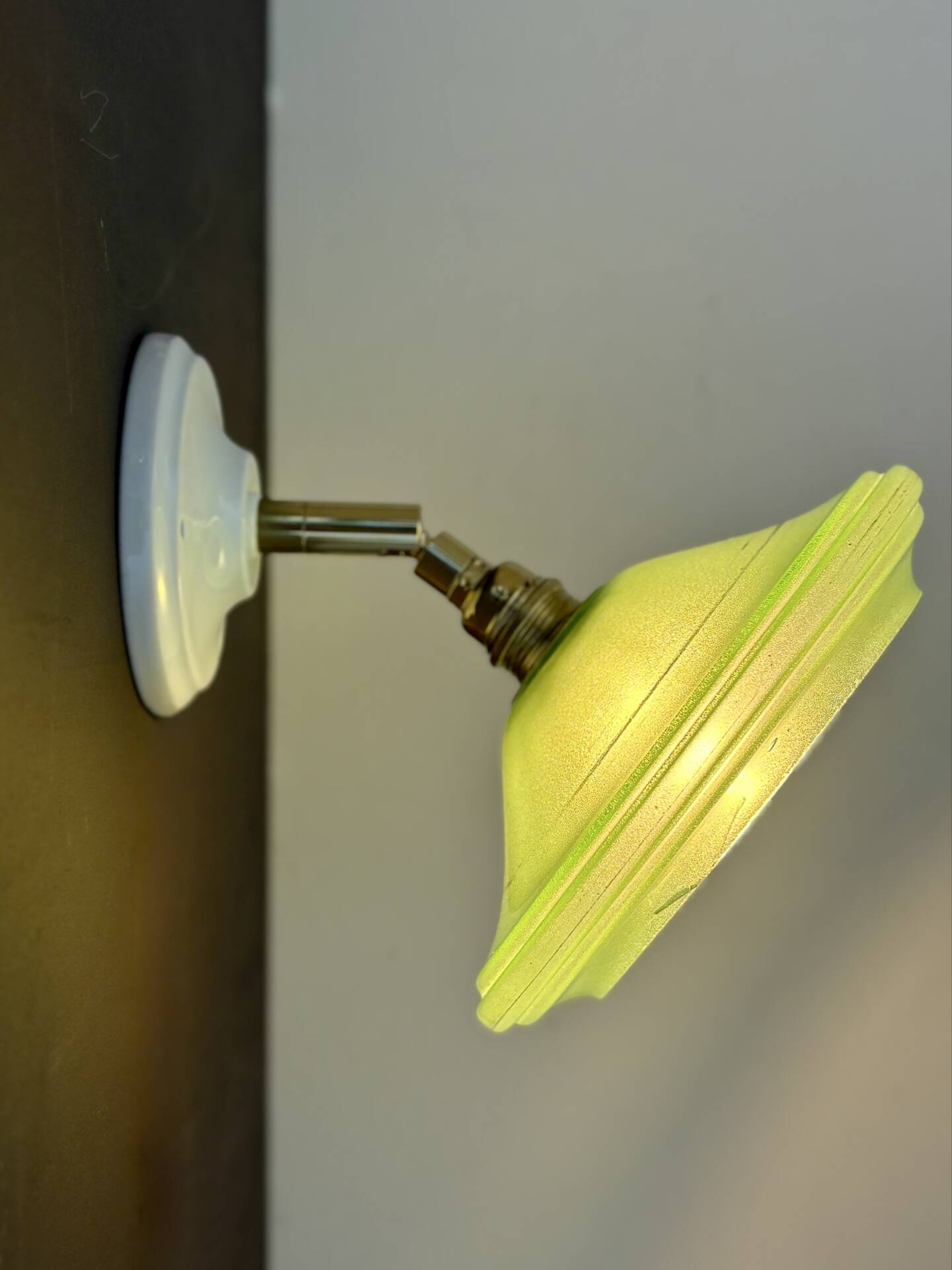 Vintage lampshade in green and gold glass