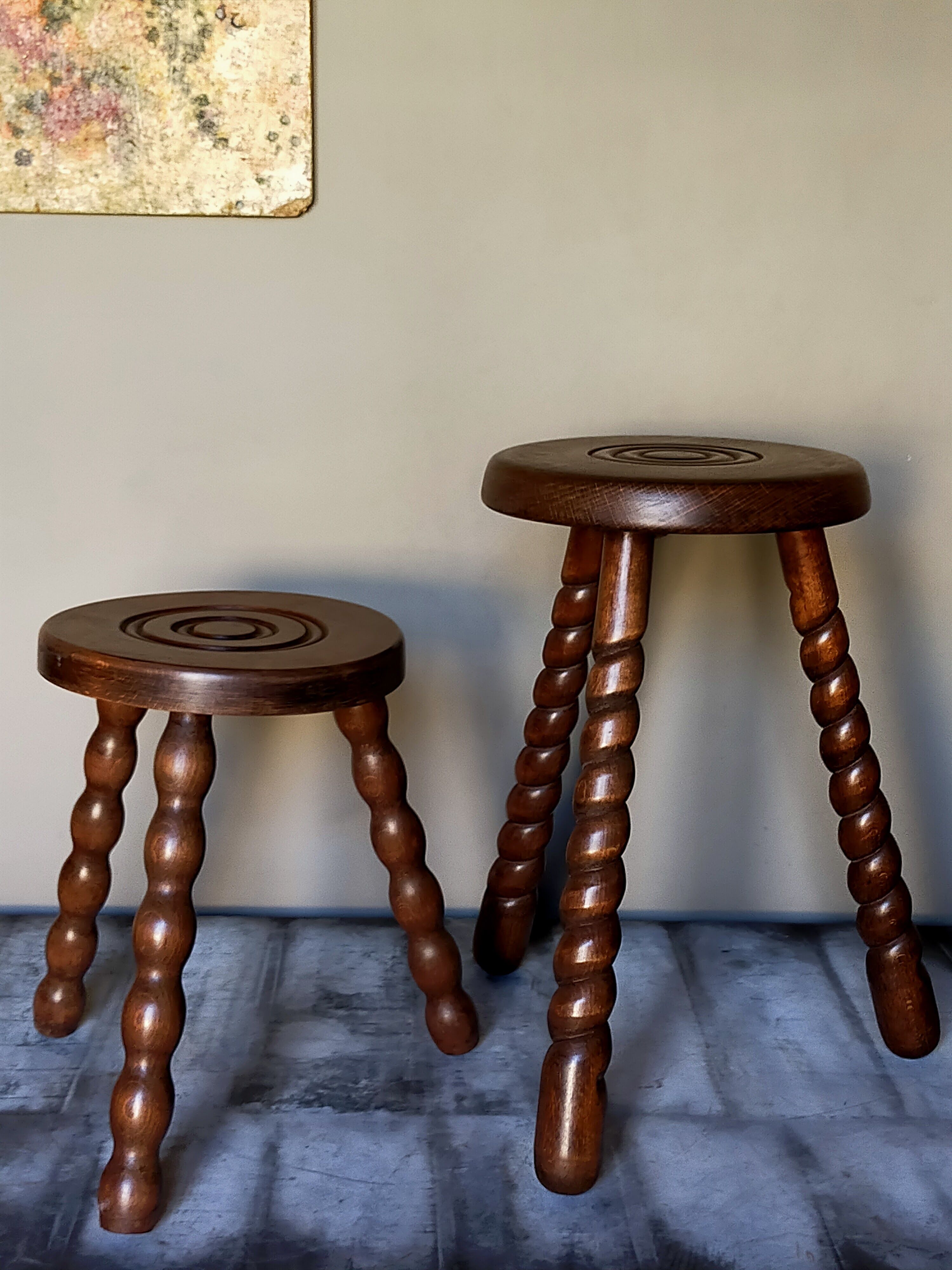 Vintage tripod stool in solid wooden twisted feet