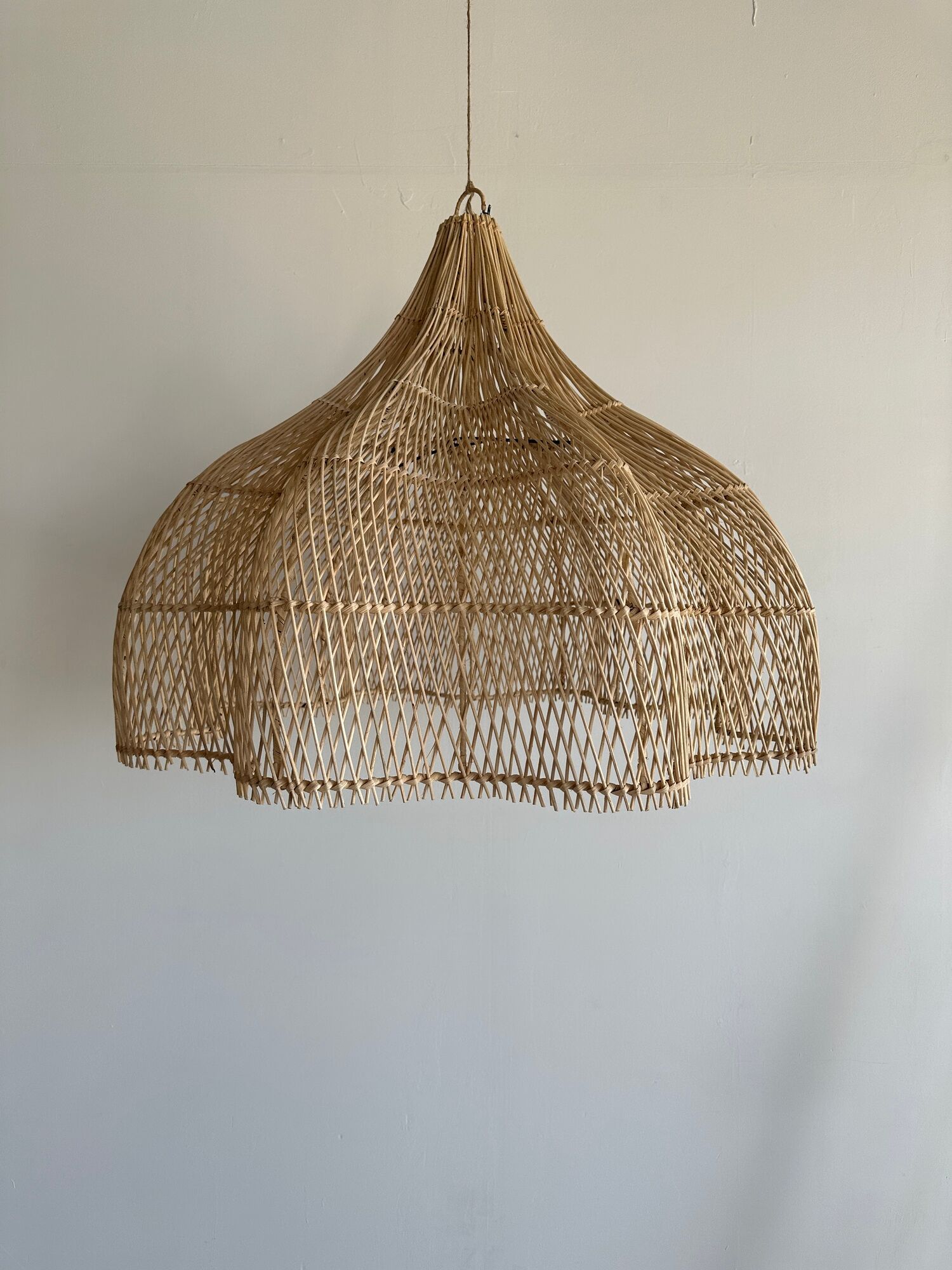 Rattan pendant lamp in the shape of a flower