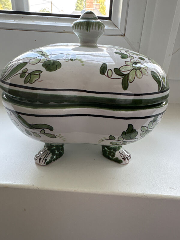 Pot avec couvercle