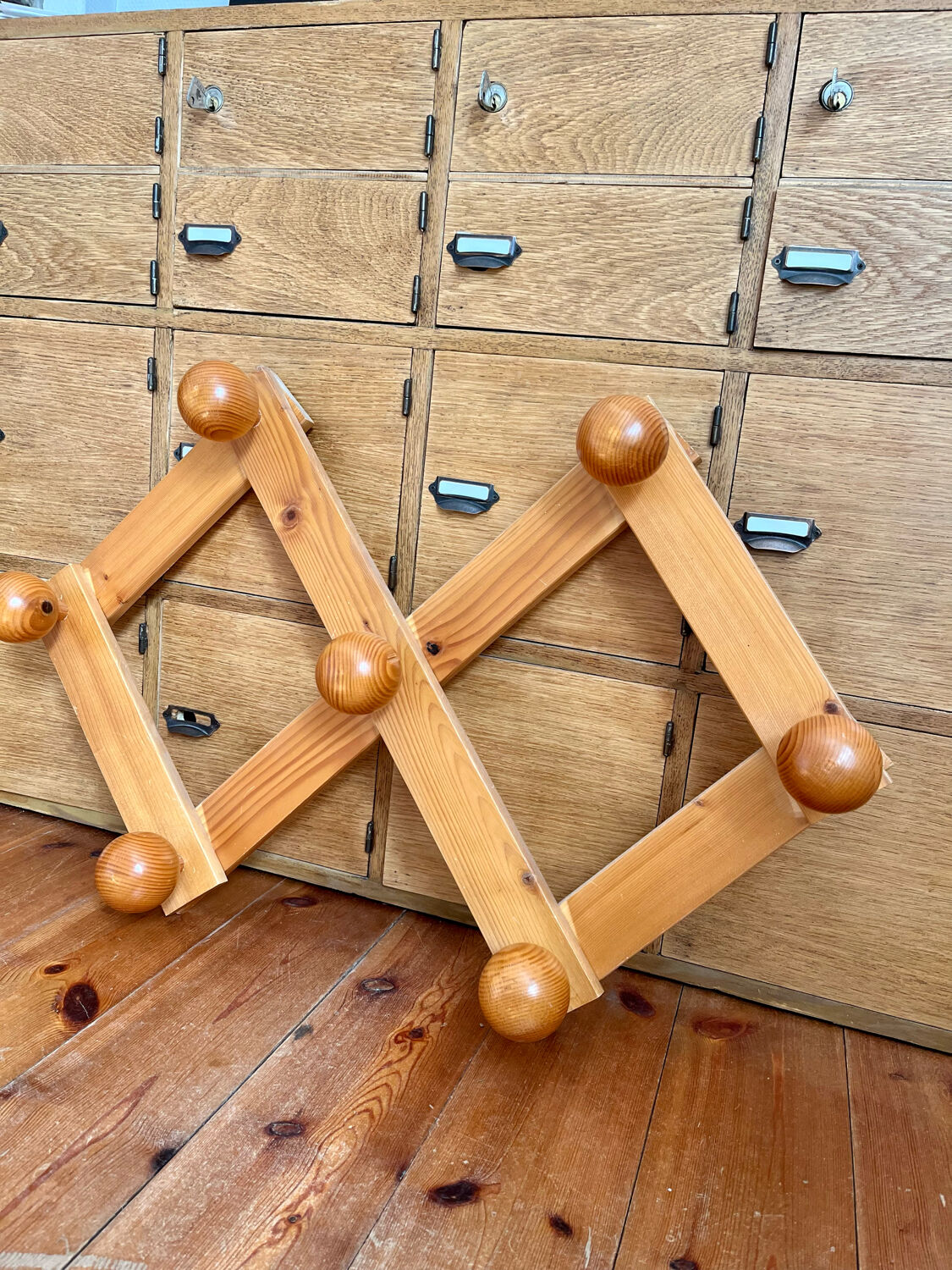 Pine accordion coat rack