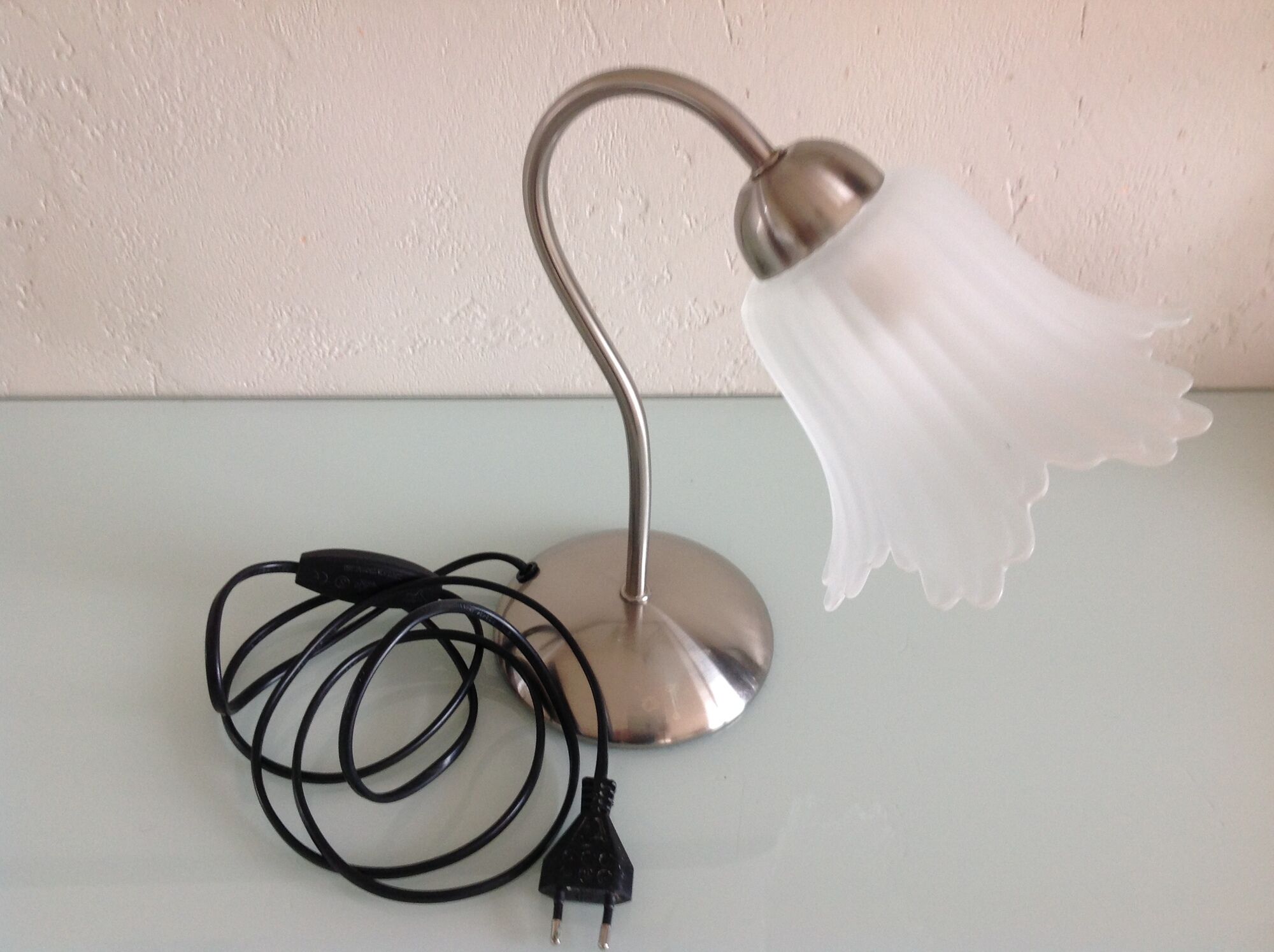 Bedside lamp in metal and frosted glass art deco style