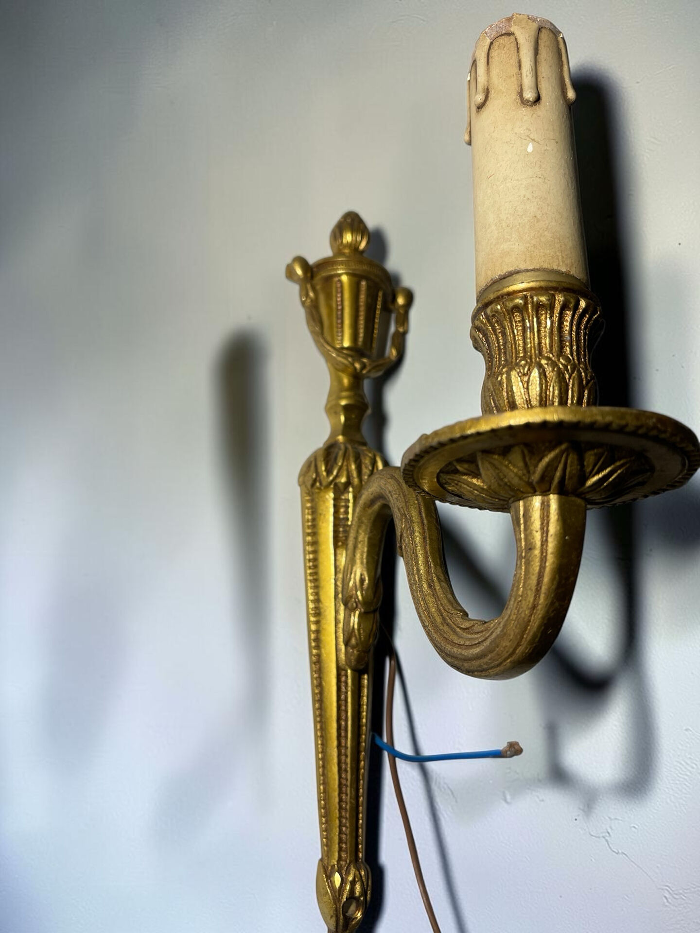 Pair of vintage gold wall sconces – Louis XVI style – Lighting fixture