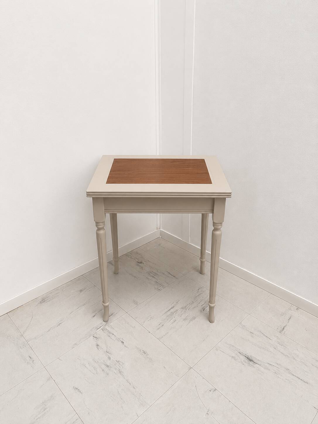 Taupie coffee table