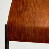 Chaise en teck sur base en métal