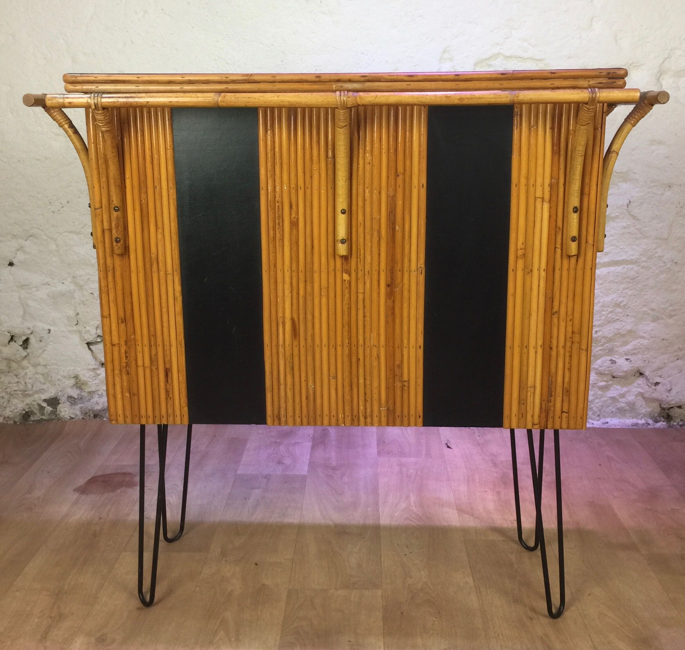Rattan bar and its 2 stools 60s