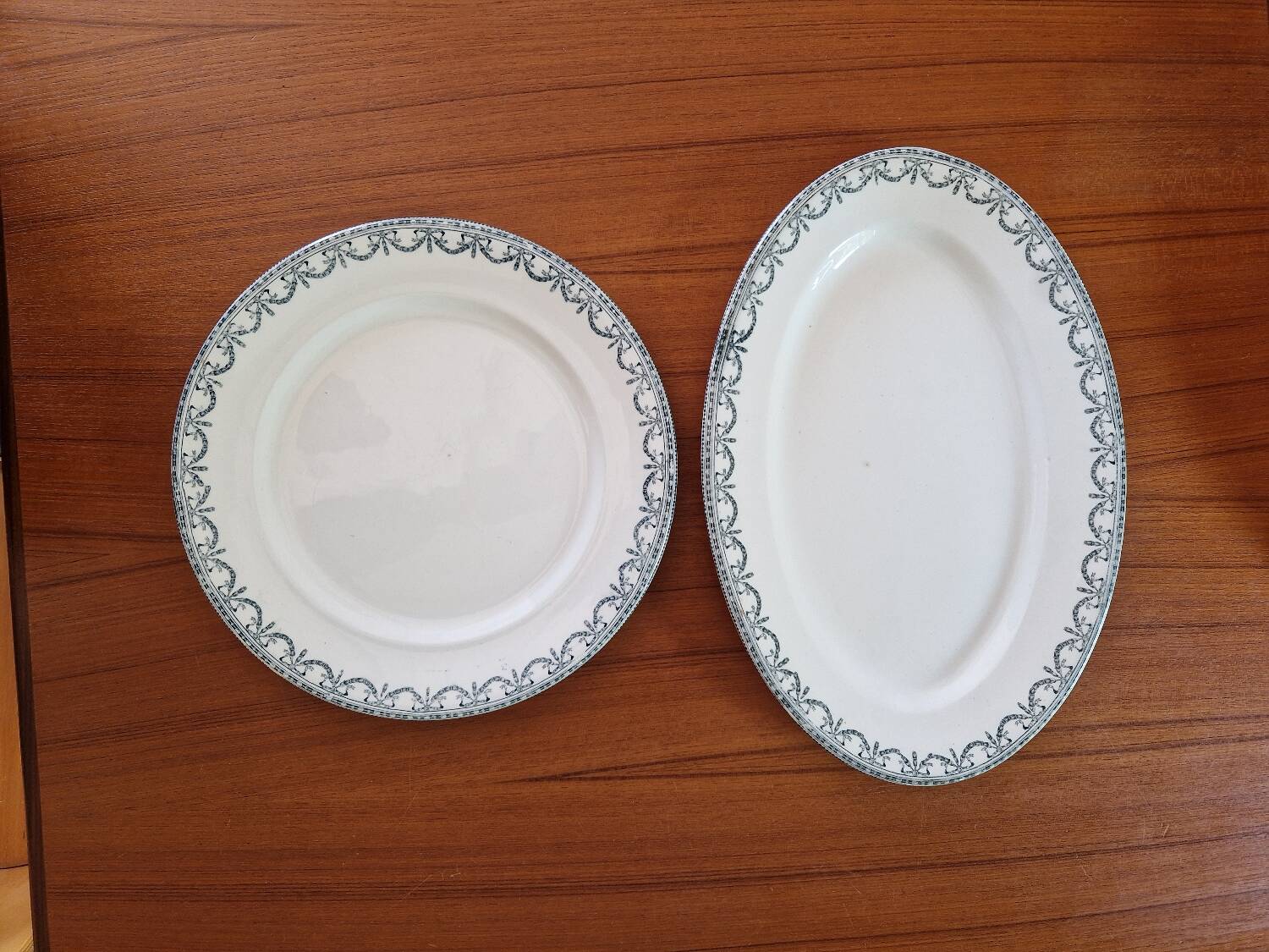 Set Of 2 Large Salt Dishes Model Garlands LXVI