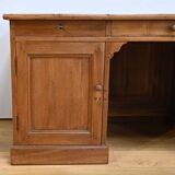 All-Faced Oak Commercial Desk - 1900