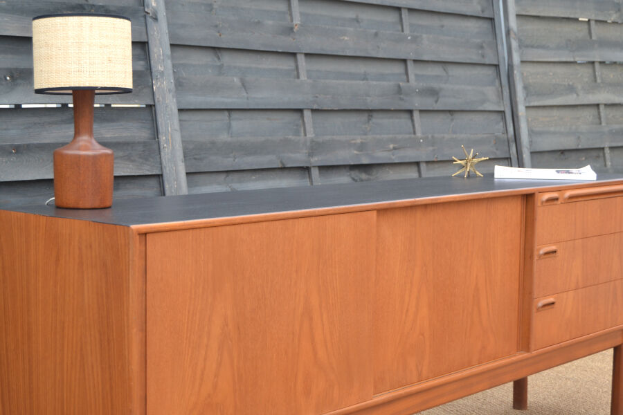 Enfilade par McIntosh – plateau noir * 200 cm