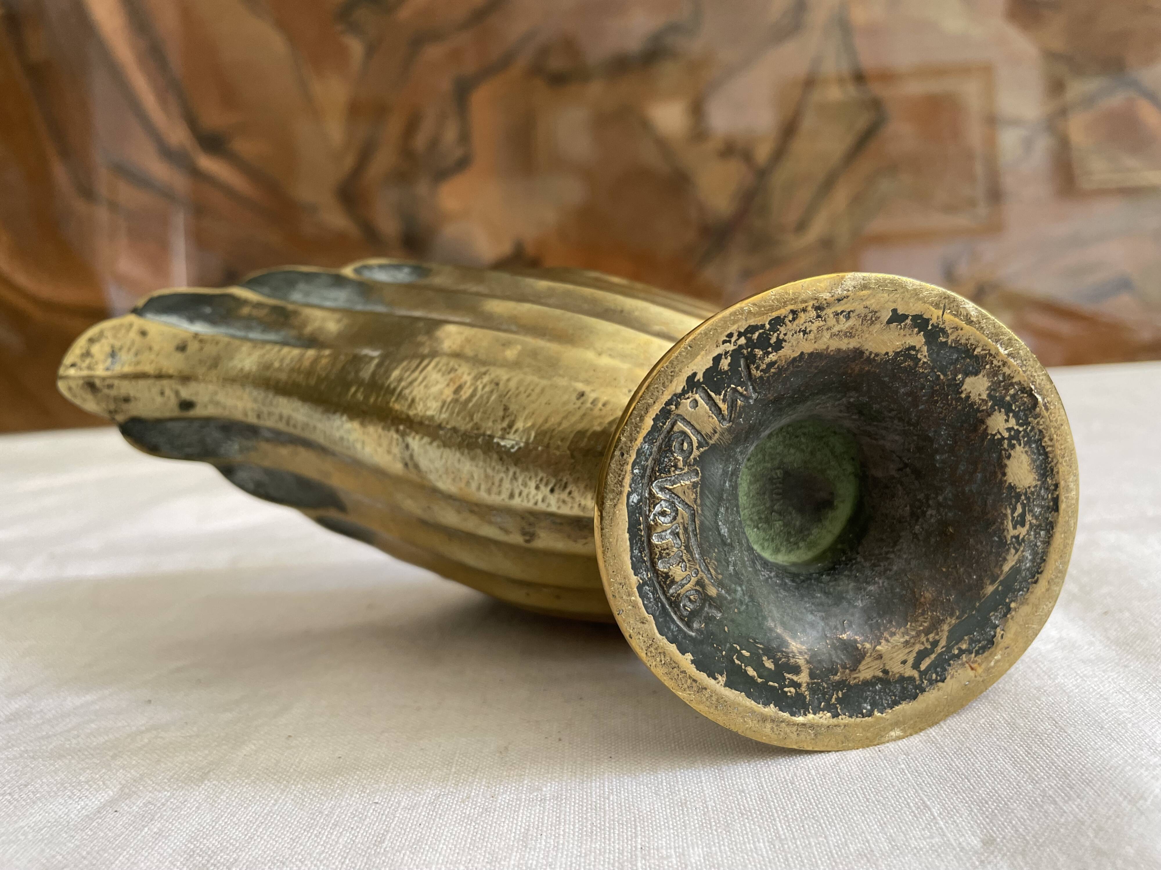 Bronze cup with green partial patina in the shape of a swan, Max le verrier