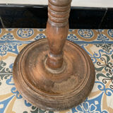 Circular pedestal table