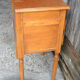 Ancienne table de chevet en bois sculpté