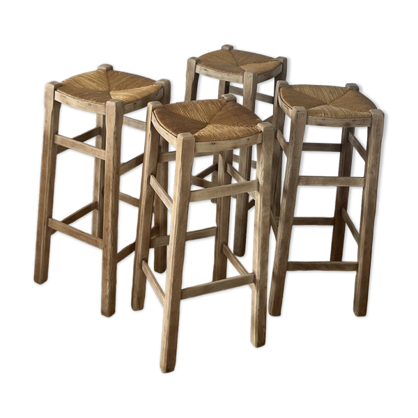 Lot de 4 tabourets hauts de bar anciens en chêne massif brut et paille