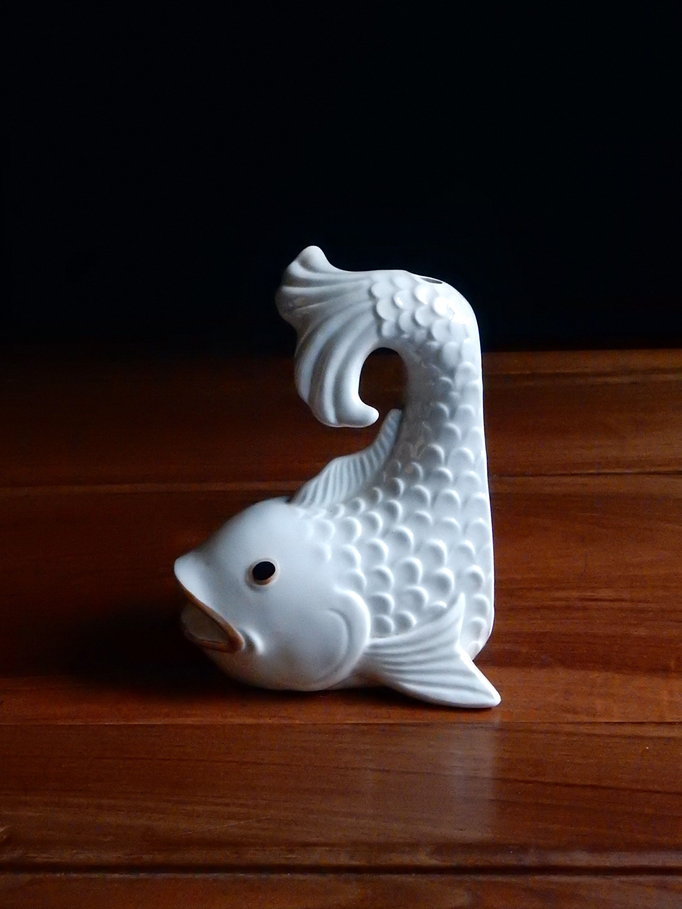 Poisson distributeur de ficelle en céramique blanche