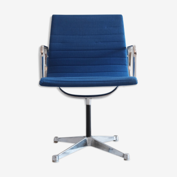 Office chair Eames Model EA 108