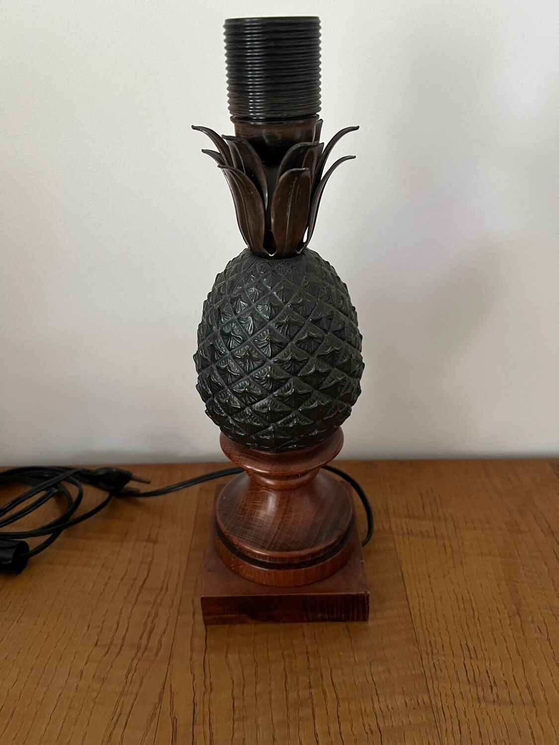 Pineapple lamp base