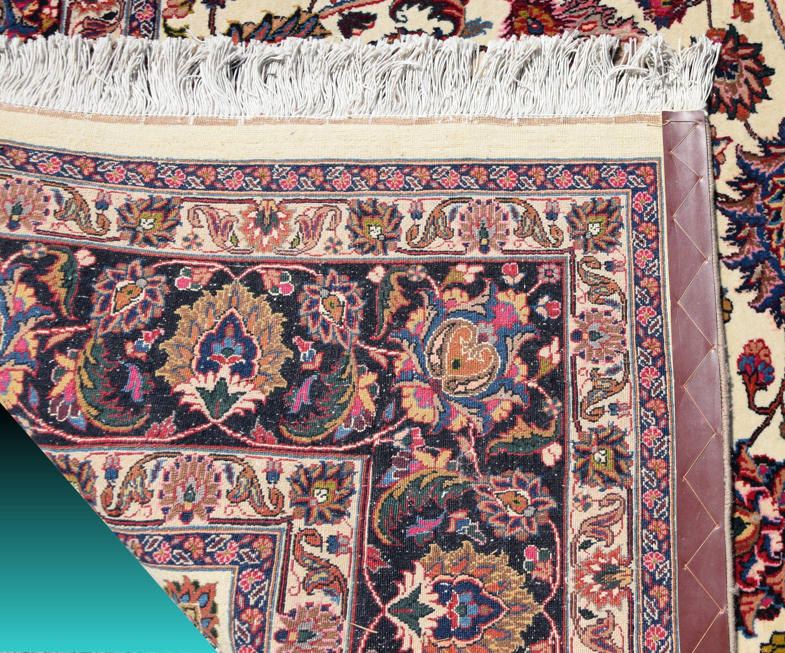 Oriental carpet Tabriz Iran in wool and silk – Signed "Saber" – 210 x 300 cm