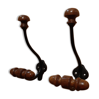 Pair of metal paters