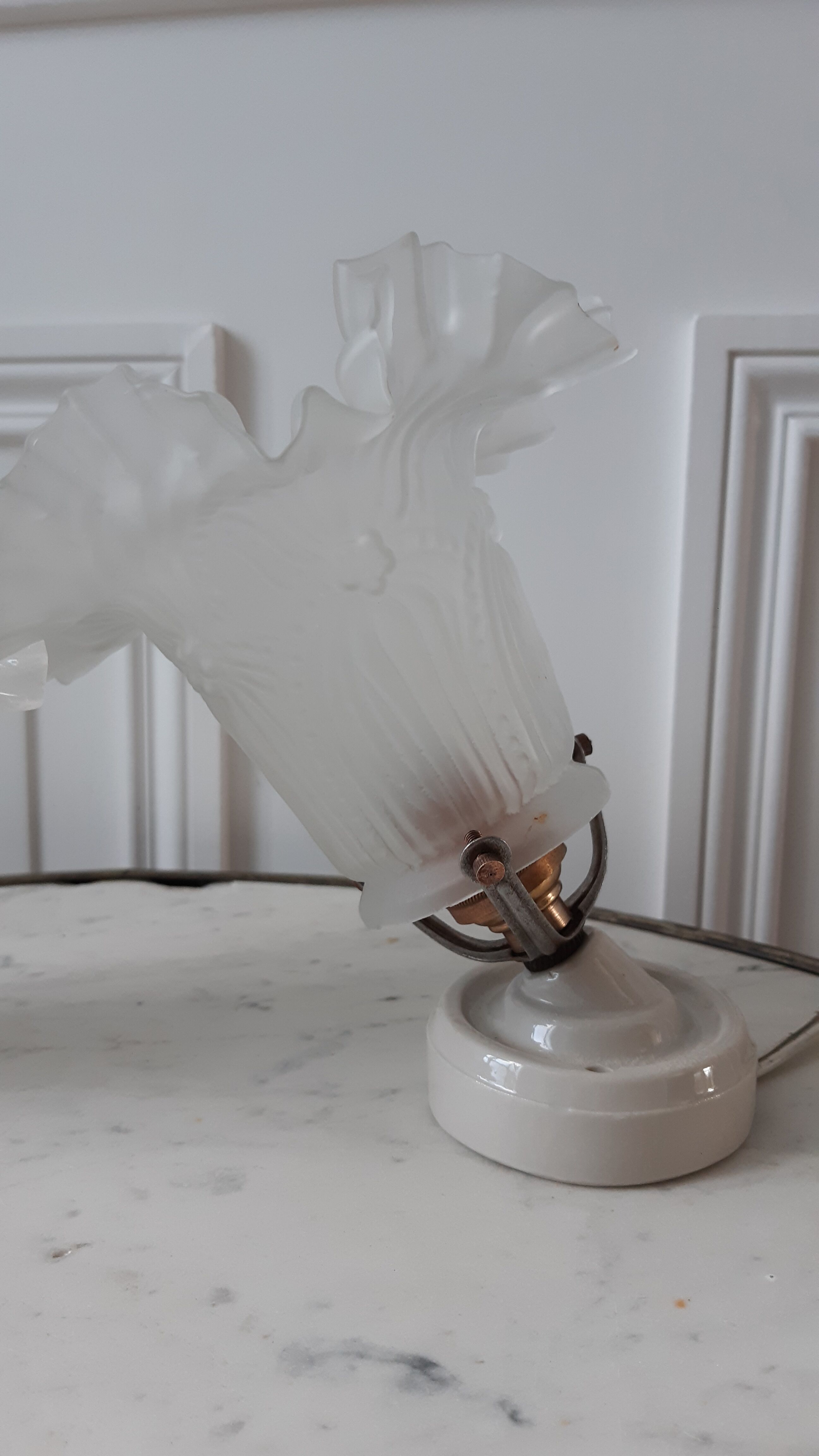 Paire d'appliques et de tulipes anciennes en verre années 40-50
