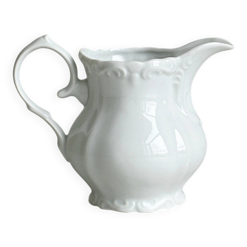 Pot à lait, pot à crème ancien en porcelaine blanche relief