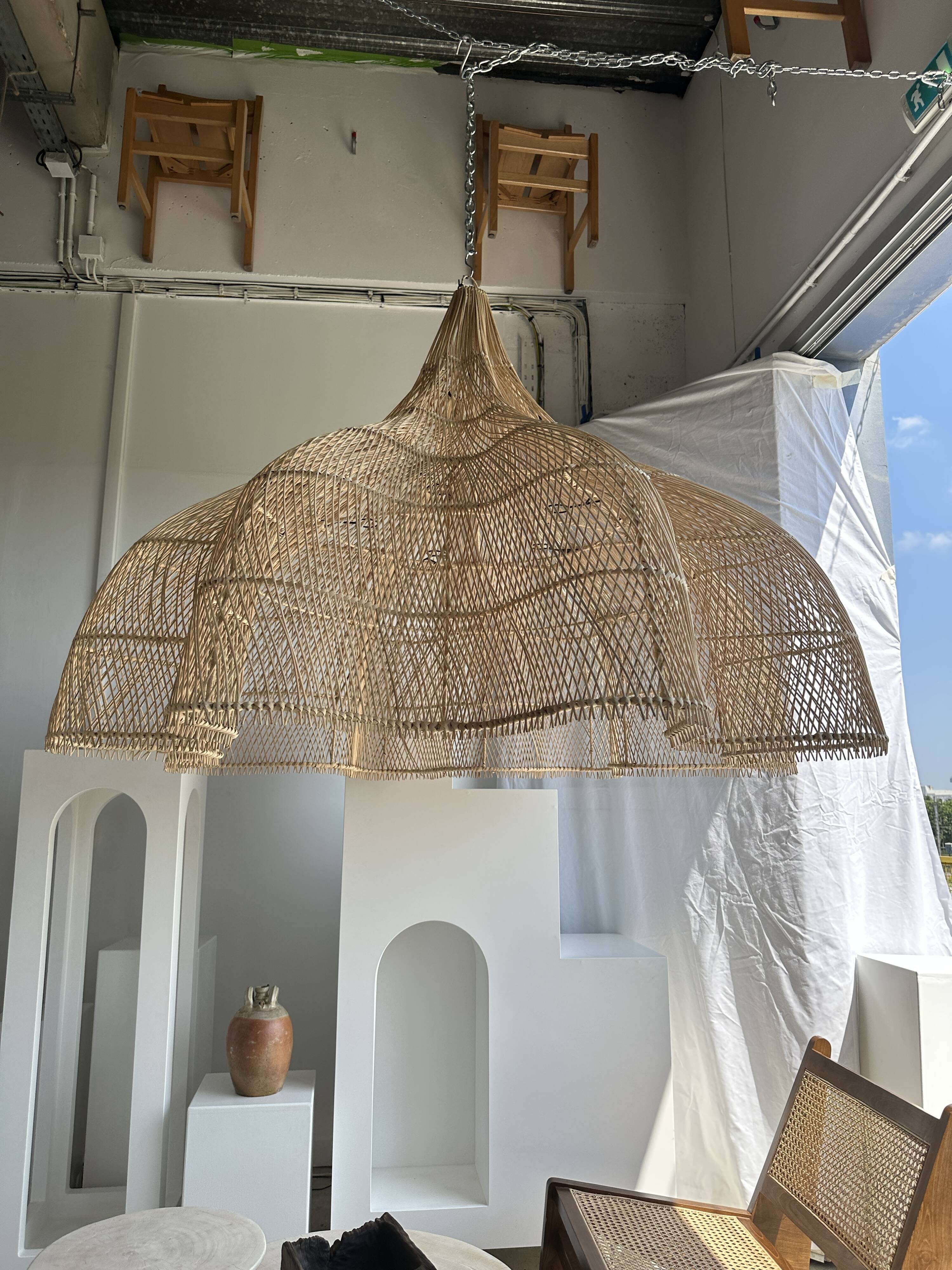 Immense rattan suspension in the shape of a flower, tulip, corolla H1m D1m50