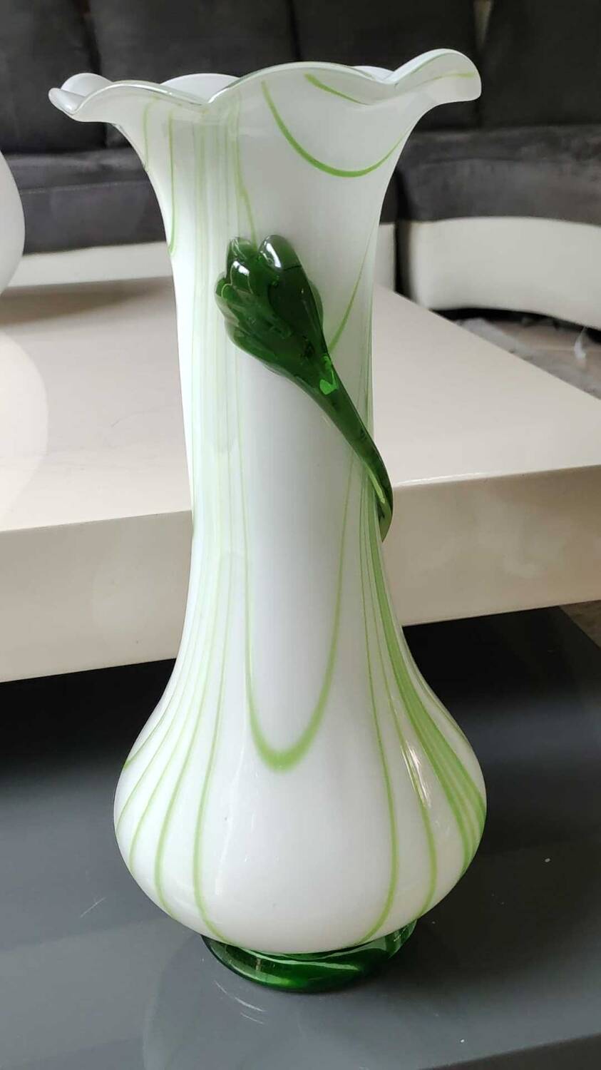 Large Venetian Vase in blown Art glass/Murano. Embossed amber-colored floral pattern. High 35 cm