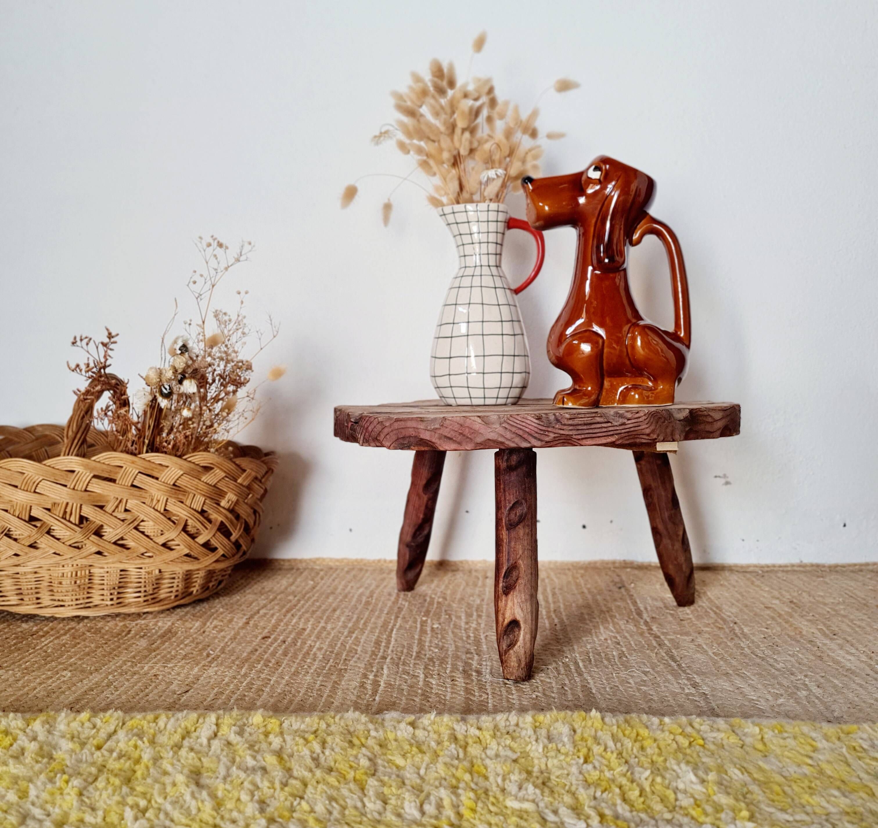 Petite table basse ronde tripode ancienne