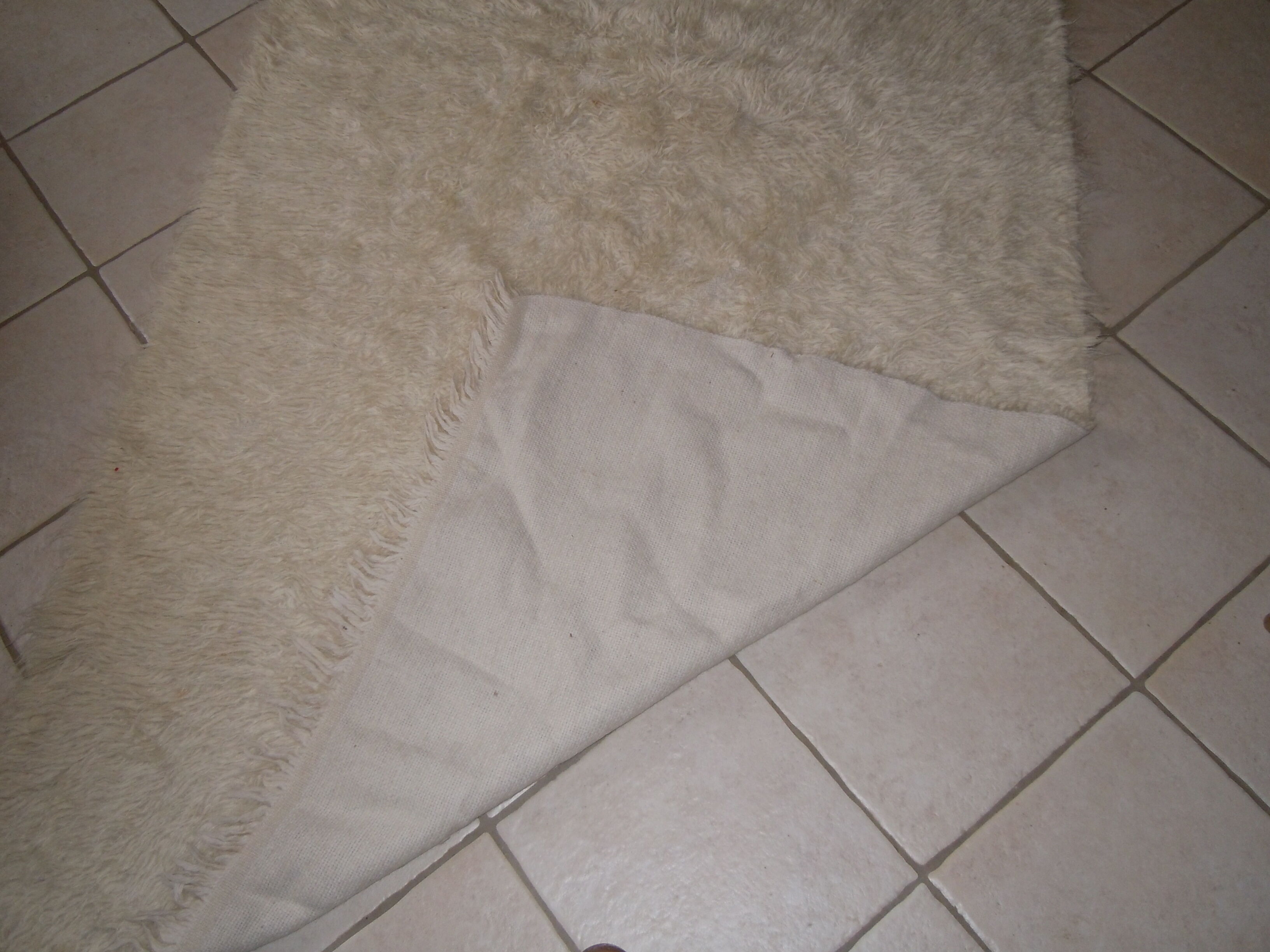 White Wool carpet Flokati 186x127 cm