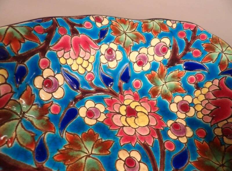 Longwy enamels – Important lobed plate with polychrome floral decoration, 20th century